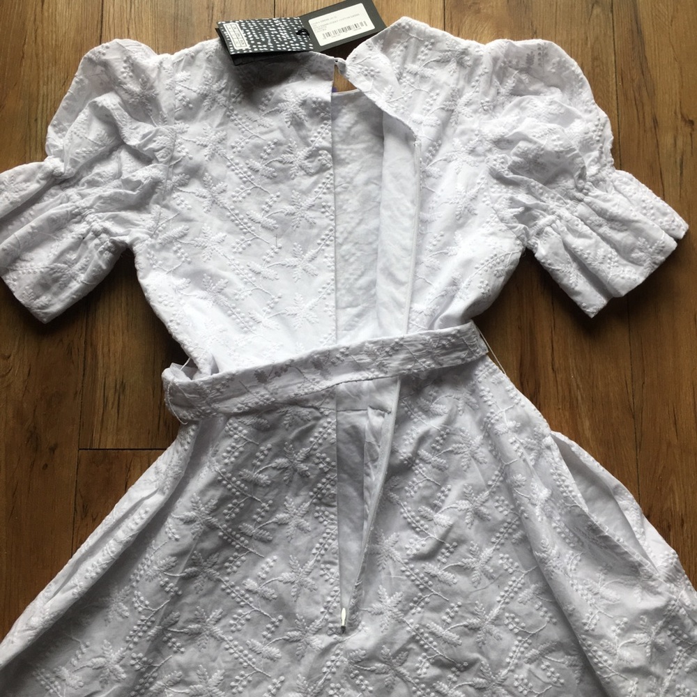 NWT Saloni White All-over Embroidered Ciara Dress - Picture 13 of 16